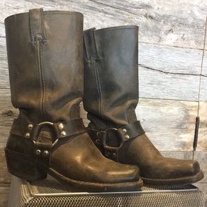 Frye Woman’s Harness 12R Smoke sz6